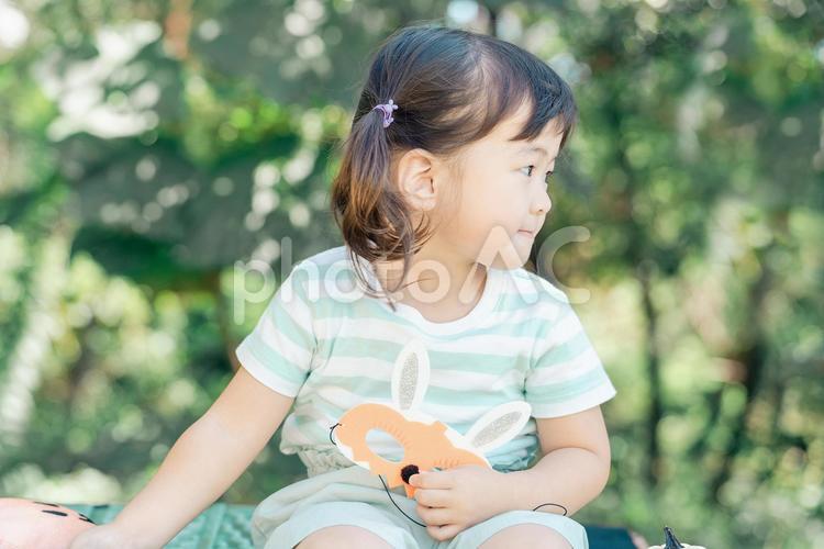 ハロウィンのお面を持つ日本人の子供 ハロウィン,ハロウィーン,仮装の写真素材