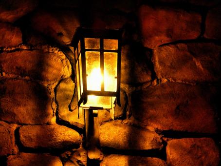 赤く不気味に輝く照明 不気味,照明,煉瓦の写真素材