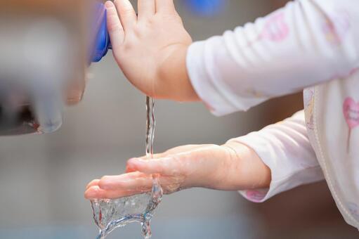 手を洗う子どもの手 手洗い,予防,風邪の写真素材