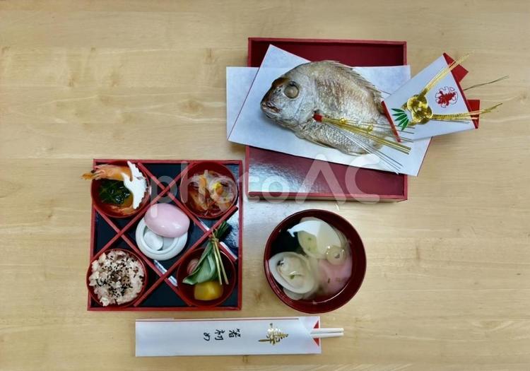 生後100日のイベント　お食い初めの料理 お食い初め,金目鯛,赤ちゃんの写真素材