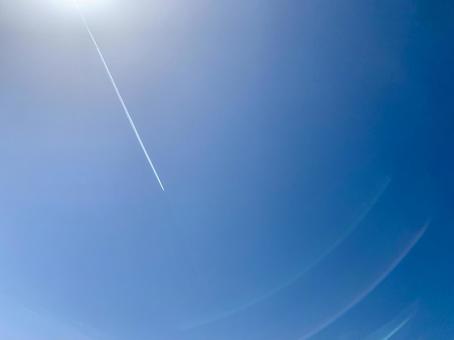 青空と飛行機雲 青空と飛行機雲の写真