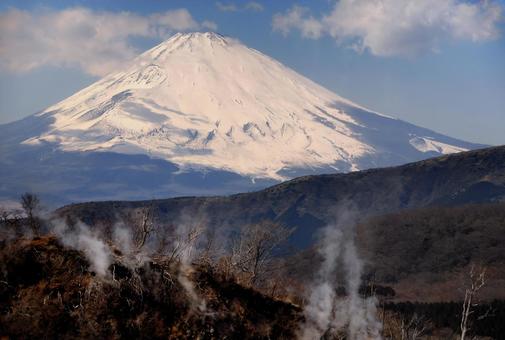 富士山と温泉 富士山と温泉 富士山,温泉,湯気の写真素材