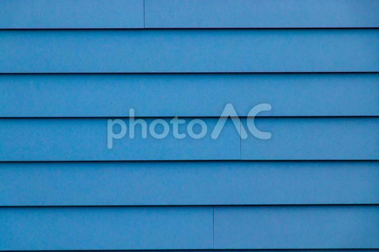 青色の金属の壁 青,金属,壁の写真素材