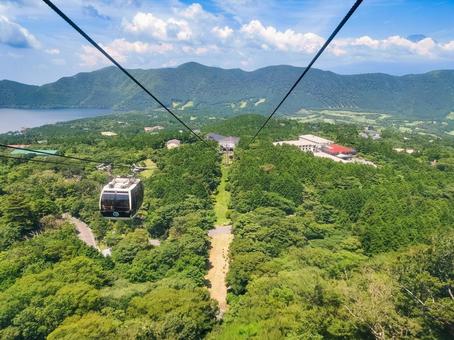 箱根ロープウェイ大涌谷駅~姥子駅間を行く 箱根ロープウェイ大涌谷駅~姥子駅間を行くの写真