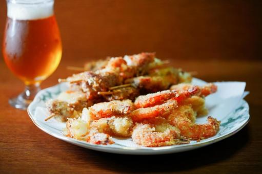 ビールとエビフライ 食事,食卓,晩酌の写真素材