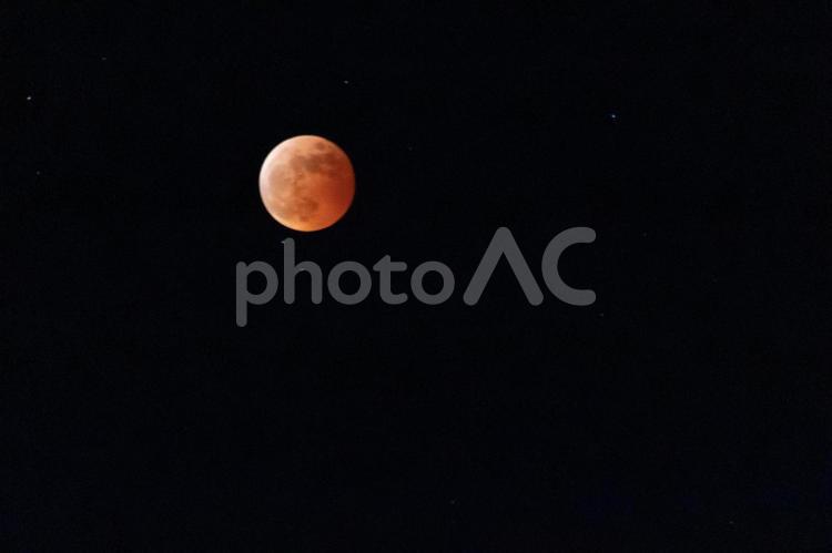 皆既月食 皆既月食,天王星食,2022年の写真素材