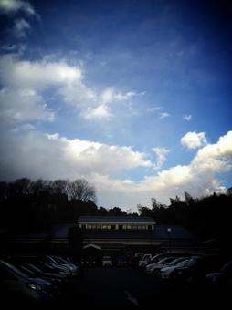 開けた空の写真