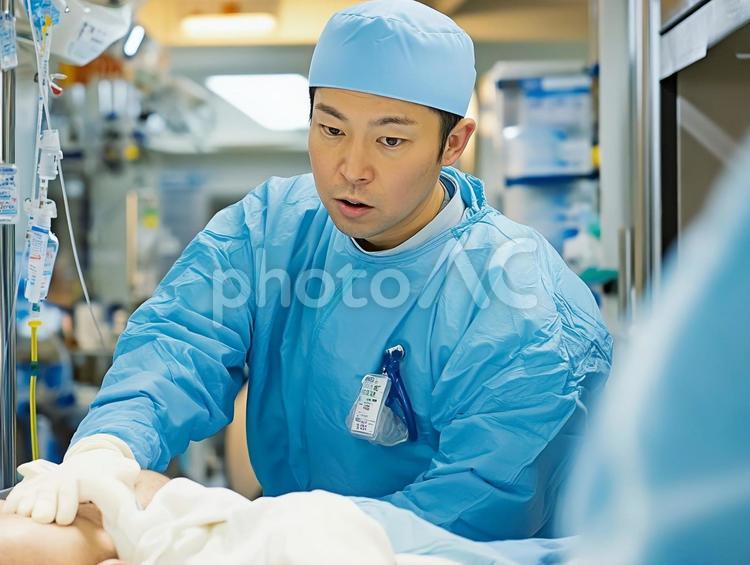 救急の患者を診る男性医師 医師,手術,医療の写真素材