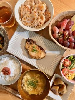 レンジでぶりの生姜味噌定食 レンジでぶりの生姜味噌定食 ご飯,夜ごはん,晩ごはんの写真素材