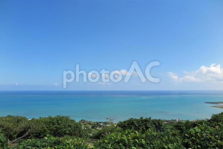 山の上から見下ろす海 海,うみ,海辺の写真素材