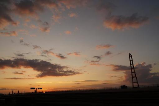 街の夕景 街の夕景 煙突,工場,空の写真素材