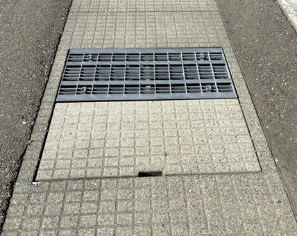 道路とグレーチング 道路とグレーチング グレーチング,排水,側溝の写真素材