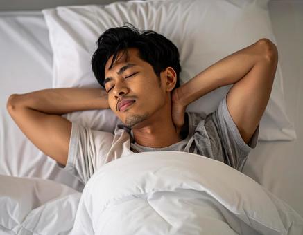 寝違えて首痛に苦しむ男性の写真