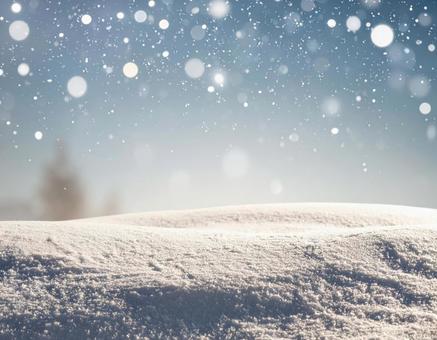 雪と光のボケが輝く冬の幻想的背景 雪と光のボケが輝く冬の幻想的背景の写真