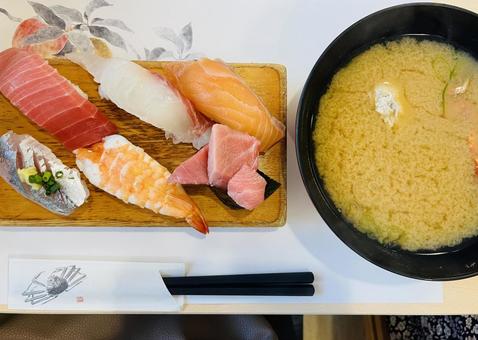 寿司ランチ 寿司ランチ 寿司,ワタリガニ味噌汁,新鮮の写真素材