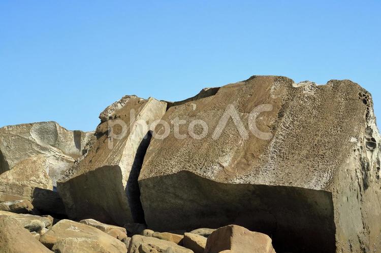 岩のある風景 地層,堆積,堆積構造の写真素材
