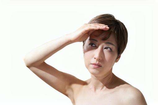 Middle-aged Japanese woman avoiding strong sunlight, uv care, female, japanese, JPG