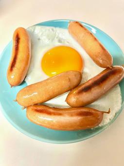 目玉焼きとソーセージ 朝食,目玉焼き,ソーセージの写真素材
