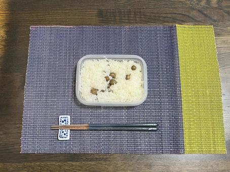 お食事 むかご,ご飯,ランチョンマットの写真素材