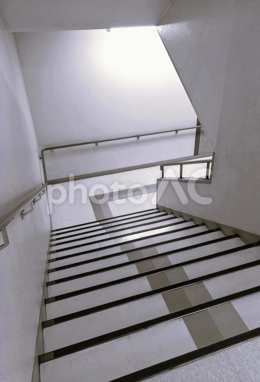 施設内の内階段（モノクロ）　その７ 階段,非常階段,内階段の写真素材
