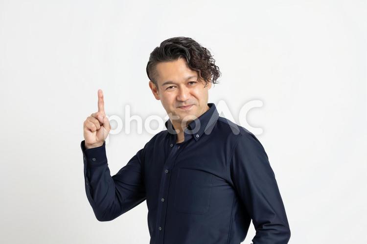1本指を立てる男性 ハーフ,スペイン人,日本人の写真素材