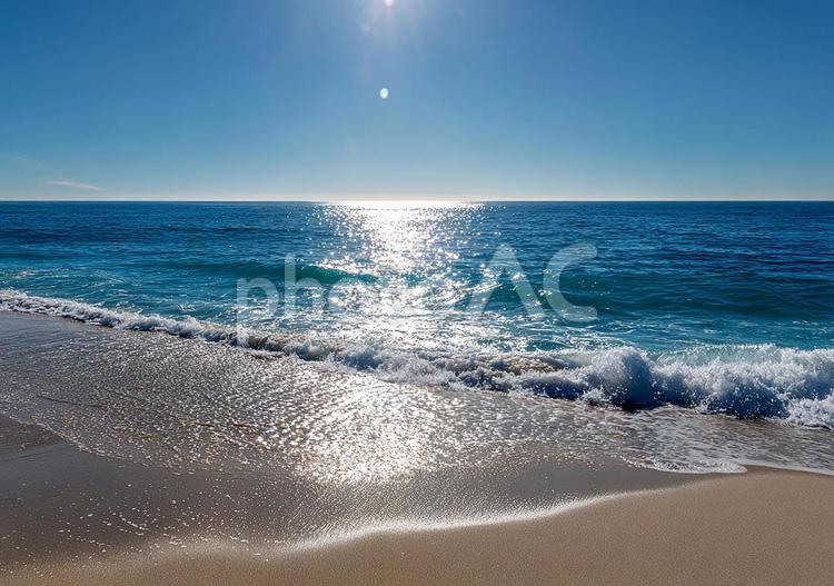 きらめく水面が美しいビーチの風景 海,ビーチ,砂浜の写真素材