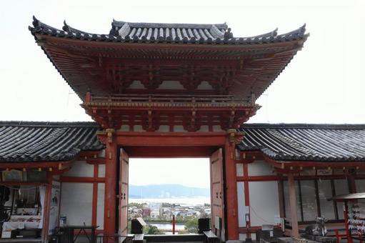 紀州東照宮　楼門からの風景 和歌浦天満宮,楼門,高陽門の写真素材