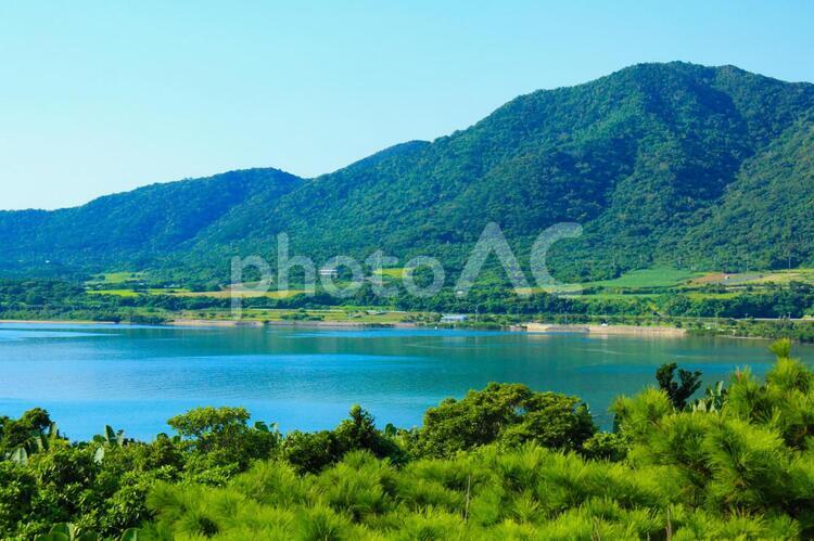   石垣島、やいま村からの眺望  やいま村,眺望,アンパル塔の写真素材