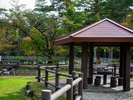 森の公園の東屋の写真