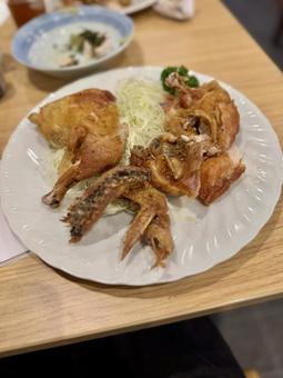 鶏肉の半身揚げ 鶏肉の半身揚げ 鶏肉,半身揚げ,キャベツの写真素材
