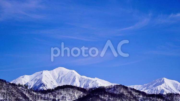 冬の谷川連峰の望遠写真 谷川岳,谷川連峰,山々の写真素材