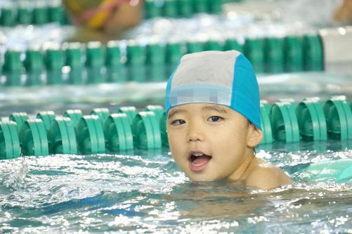 Children taking pool lessons, a swimming pool, child, lesson, JPG