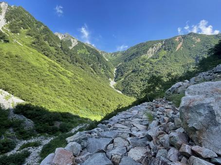 涸沢から横尾 2 涸沢から横尾 2 石畳,山,空の写真素材