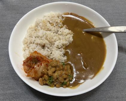 カレーライス(納豆キムチトッピング) カレーライス(納豆キムチトッピング)の写真