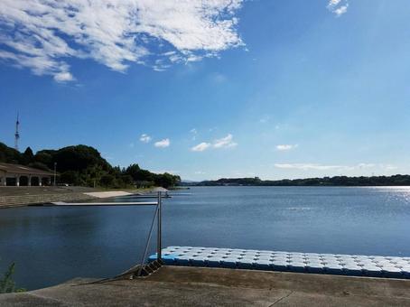 穏やかな湖面の佐鳴湖 穏やかな湖面の佐鳴湖の写真