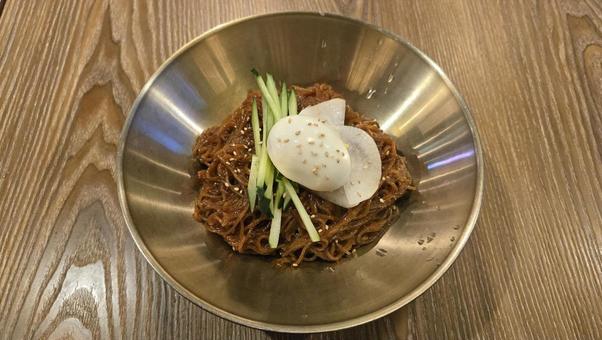 ビビン冷麺① ビビン冷麺① ビビン冷麺,ピビン冷麺,食べ物の写真素材