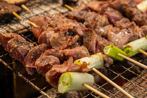 焼き鳥の炭火で焼く砂ずり 焼き鳥の炭火で焼く砂ずり 砂ずり,砂肝,焼き鳥の写真素材