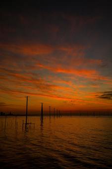 海中電柱 海中電柱,久津間海岸,夕陽の写真素材