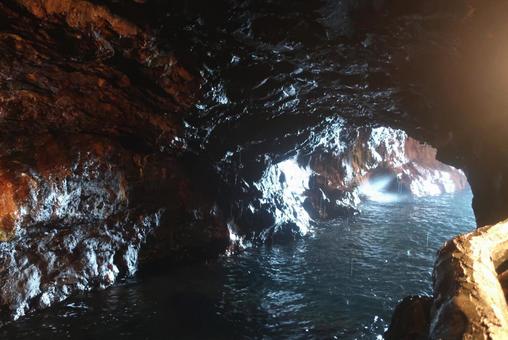 Photo, three sections of caves, three sections of the wall, cave, 