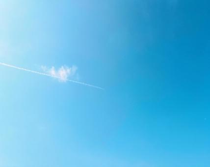 空と飛行機雲 空と飛行機雲の写真