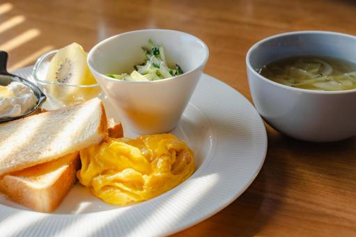 トーストと卵の朝食 朝食,洋食,トーストの写真素材