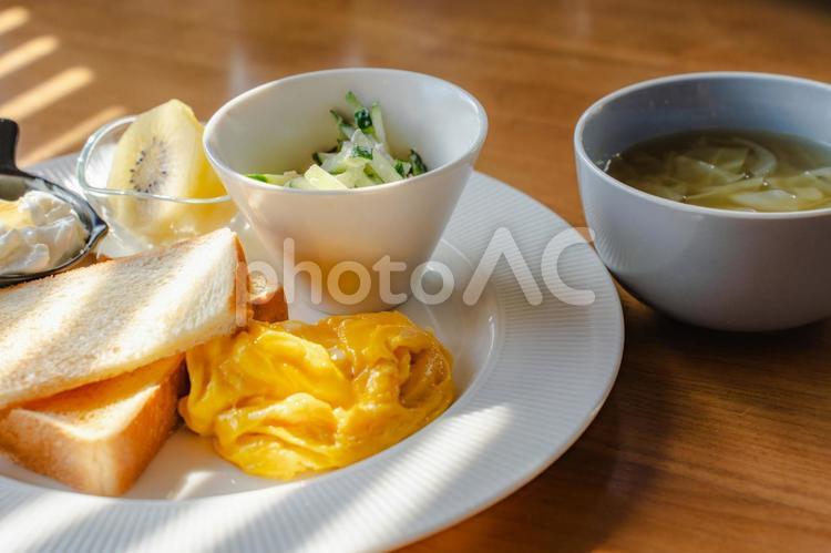トーストと卵の朝食 朝食,洋食,トーストの写真素材