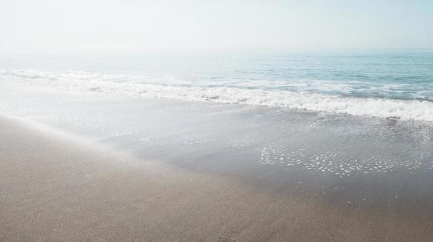 晴れた日の海と砂浜① 海,波,白波の写真素材