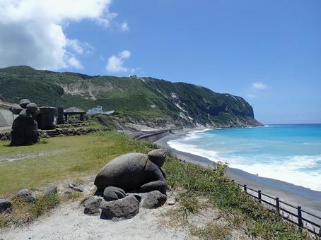 新島の海とカメの置物 新島,海,カメの写真素材