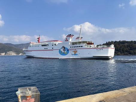 隠岐汽船フェリー 隠岐汽船フェリー フェリー,海,波の写真素材