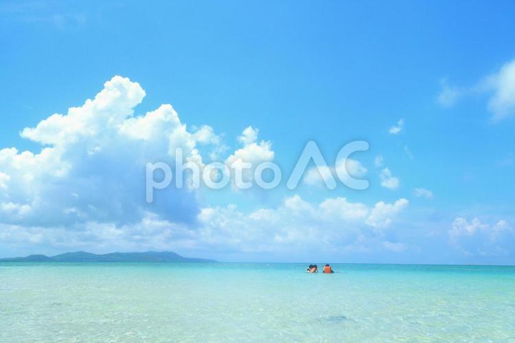白い砂浜とエメラルドグリーンの海③ ビーチ,砂浜,海の写真素材