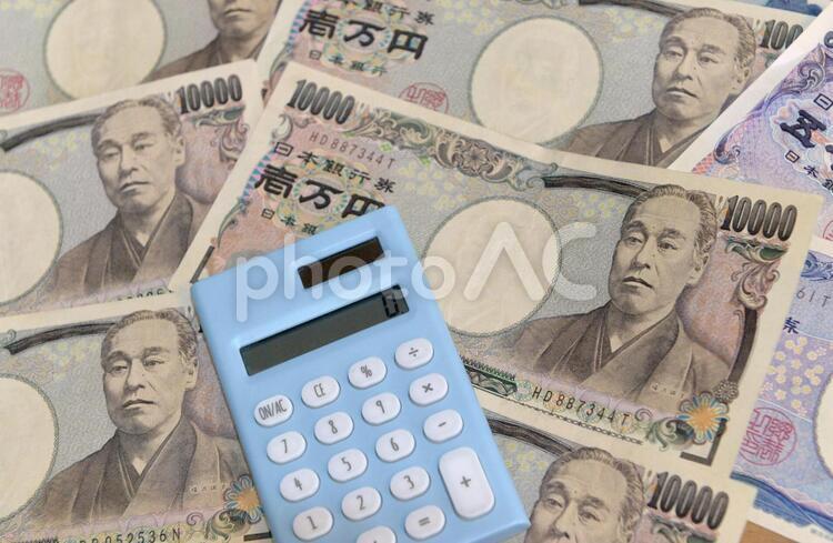 お金と計算機 領収書,計算機,電卓の写真素材