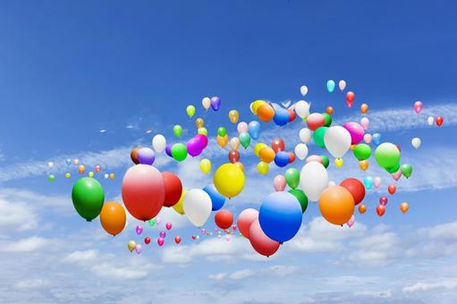 空に浮かぶカラフルな風船5 風船,空,飛ぶの写真素材