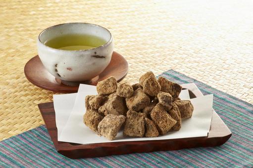 黒砂糖 煎茶 黒砂糖 煎茶 黒砂糖,日本茶,黒糖の写真素材