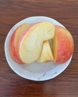 R7.9.12 カットりんご秋田紅ほっぺ R7.9.12 カットりんご秋田紅ほっぺの写真